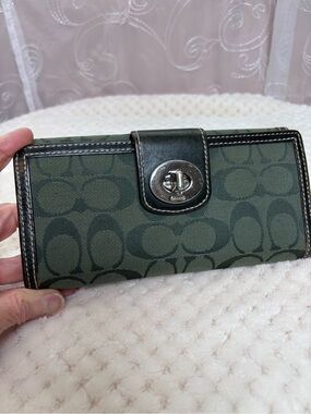 Coach VTG Y2K Signature Turnlock Wallet